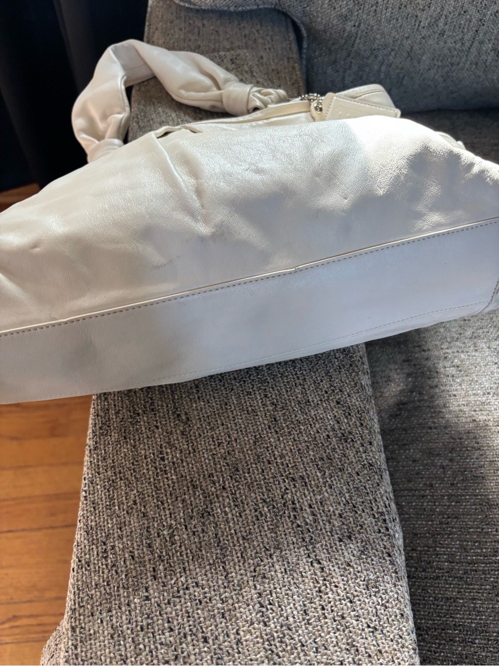 Coach Off White Leather Shoulder Tote with Turnlock Detail - Picture 12 of 15